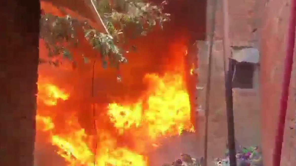 fire-kanpur-news-(1)