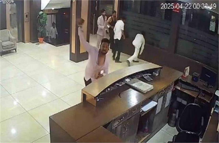 2025_4image_12_35_402389409tv-ll