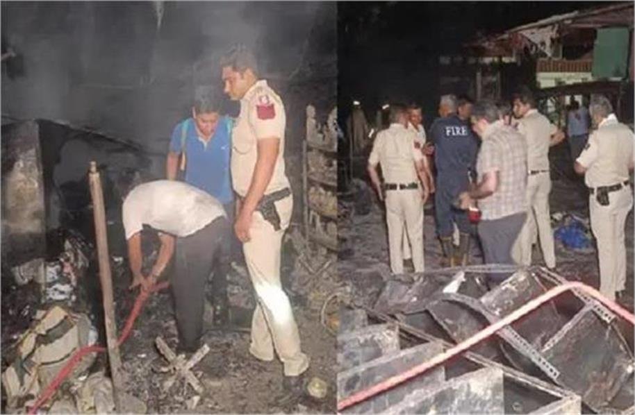 2025_4image_23_33_510947245delhifire-ll